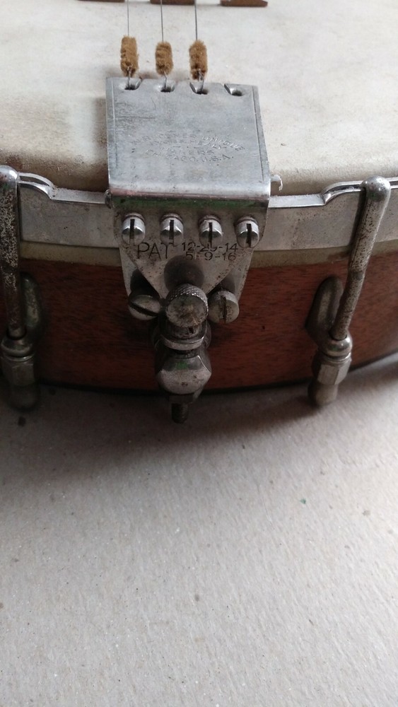 A Lyon & Healy Kerschner Unique Washburn 4-string banjo