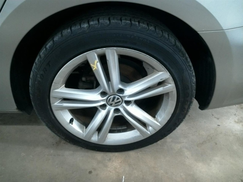 PASSAT 2014 High Mounted Stop Light 104805528