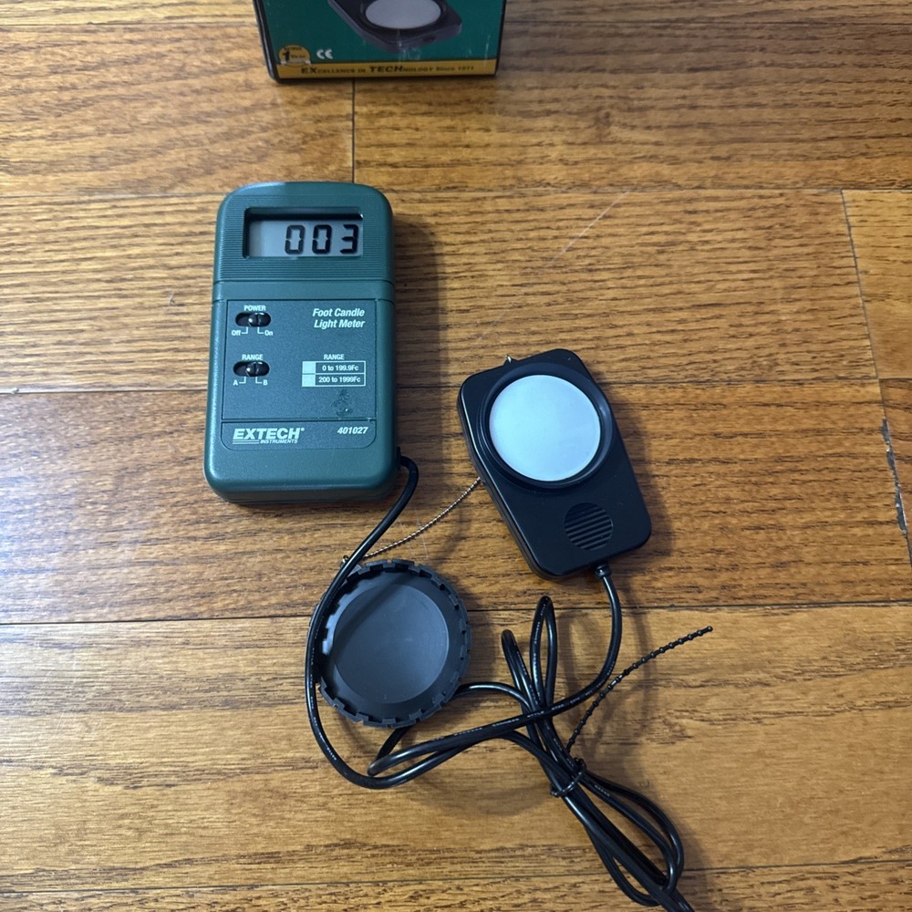 Extech 401027 Digital Light Meter 200FC/2000FC In BoxCase and Accessories New