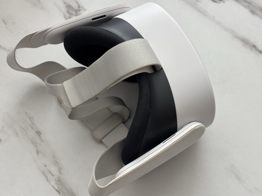 *Excellent* Meta Oculus Quest 3s 128GB HEADSET ONLY