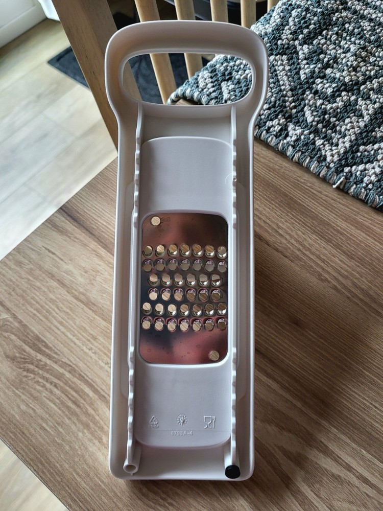 Tupperware Speedy Mando Handheld Grater/Slicer with Inner Box Mandolin