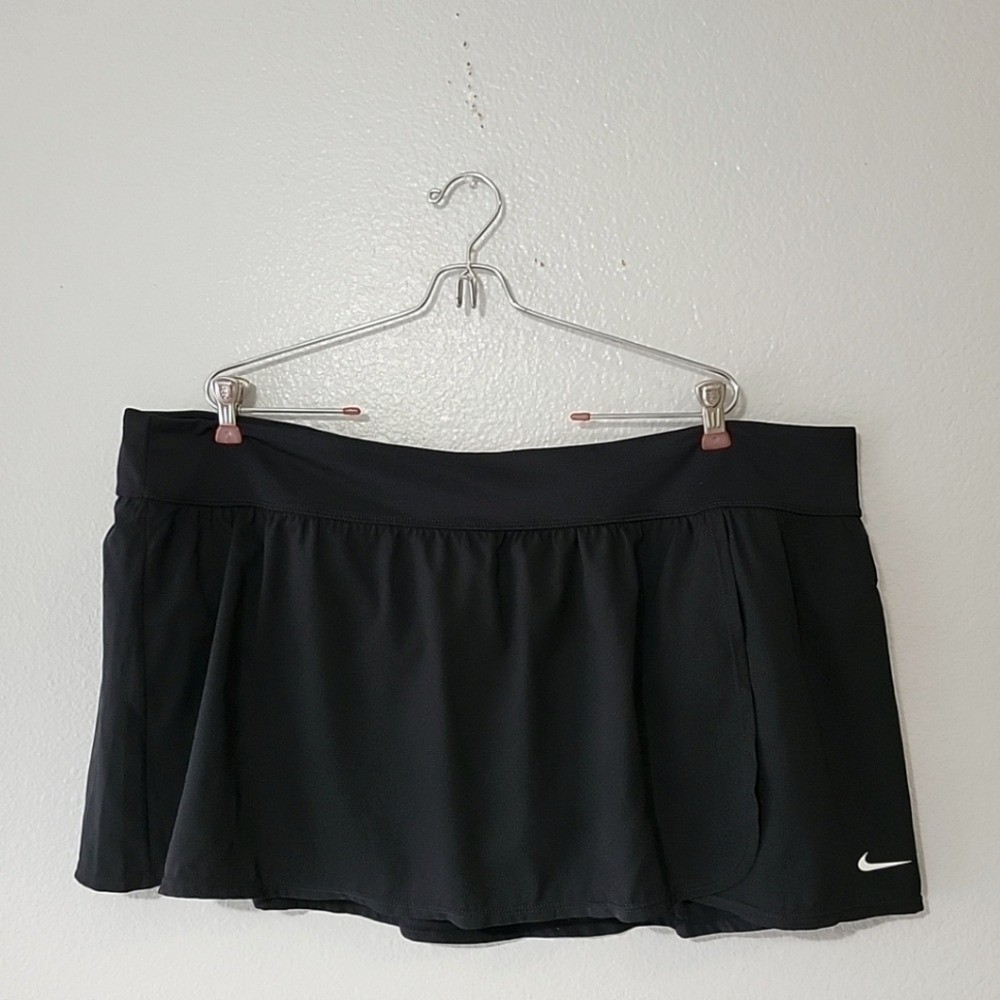 Nike Women's Plus Size 3x Element Solid Swim Boardskirt Black