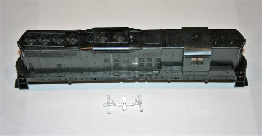 Athearn EMD SD9 SHELL - UNDECORATED HO Scale - BLUE BOX - 38200 & 38005 - C-6