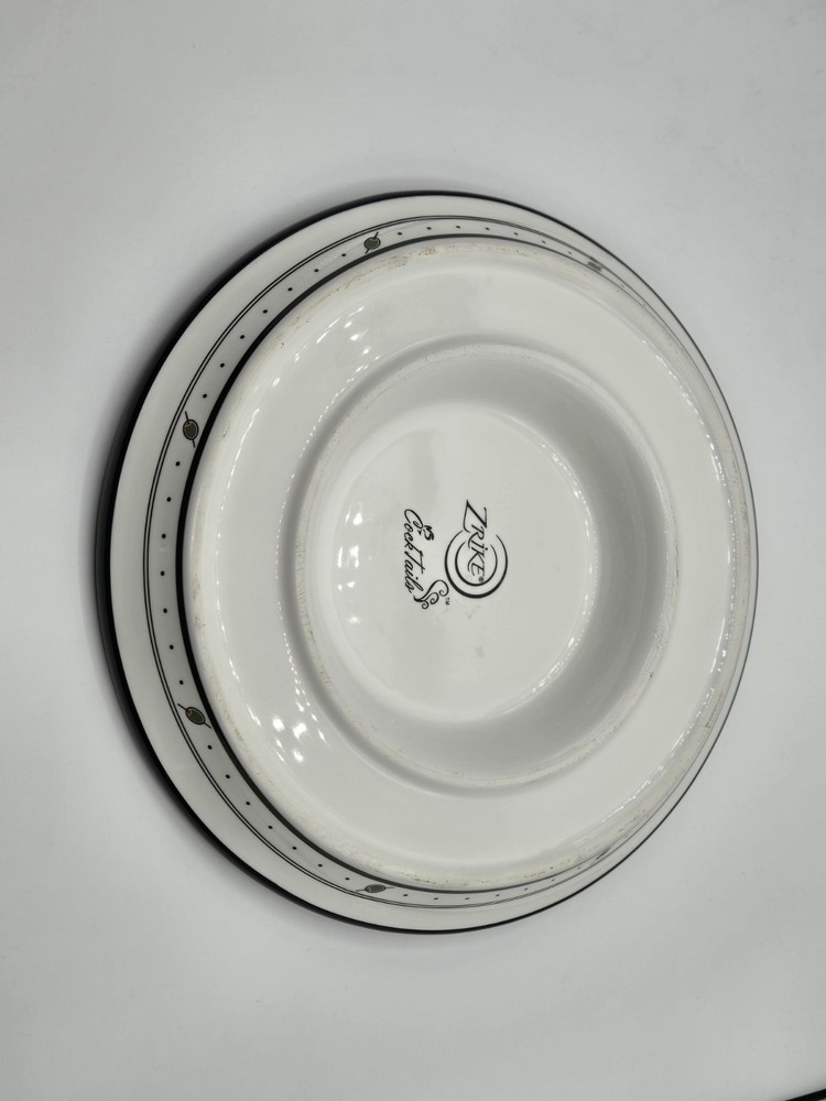 Zrike Round Appetizer Dish
