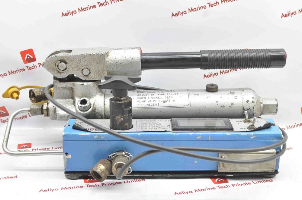 OMICRON OTE-P202 Pressure Calibrator