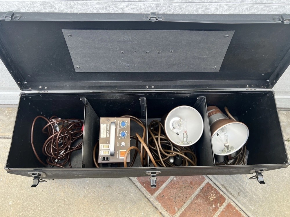 Speedotron D200 Brown-Line Electronic Flash System Package Case Excellent