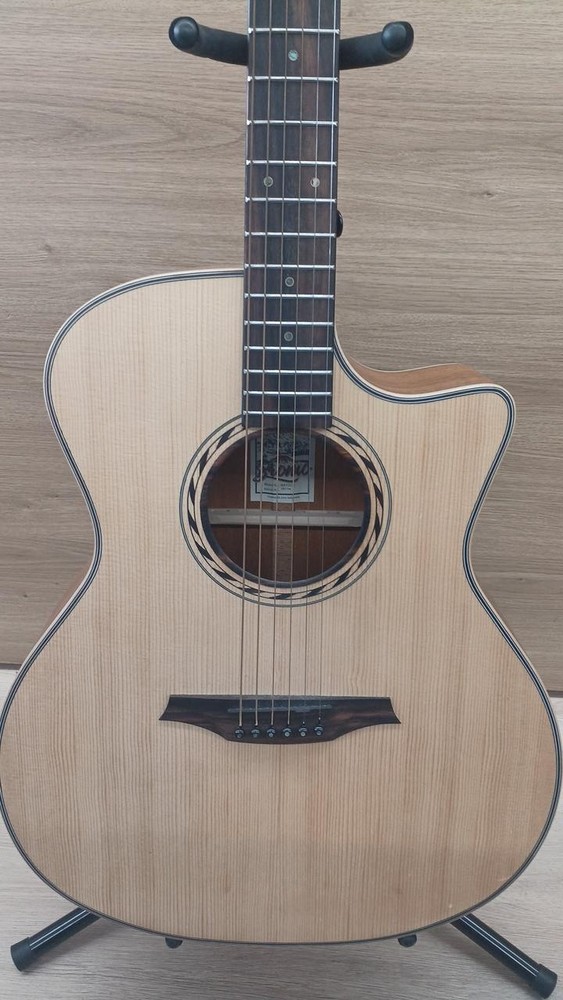 BROMO BAT2CE electric acoustic guitar
