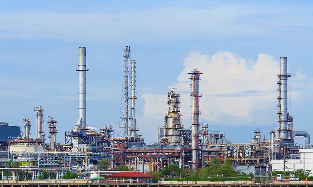 TrainJunkies Oil Refinery Model Railroad Backdrop