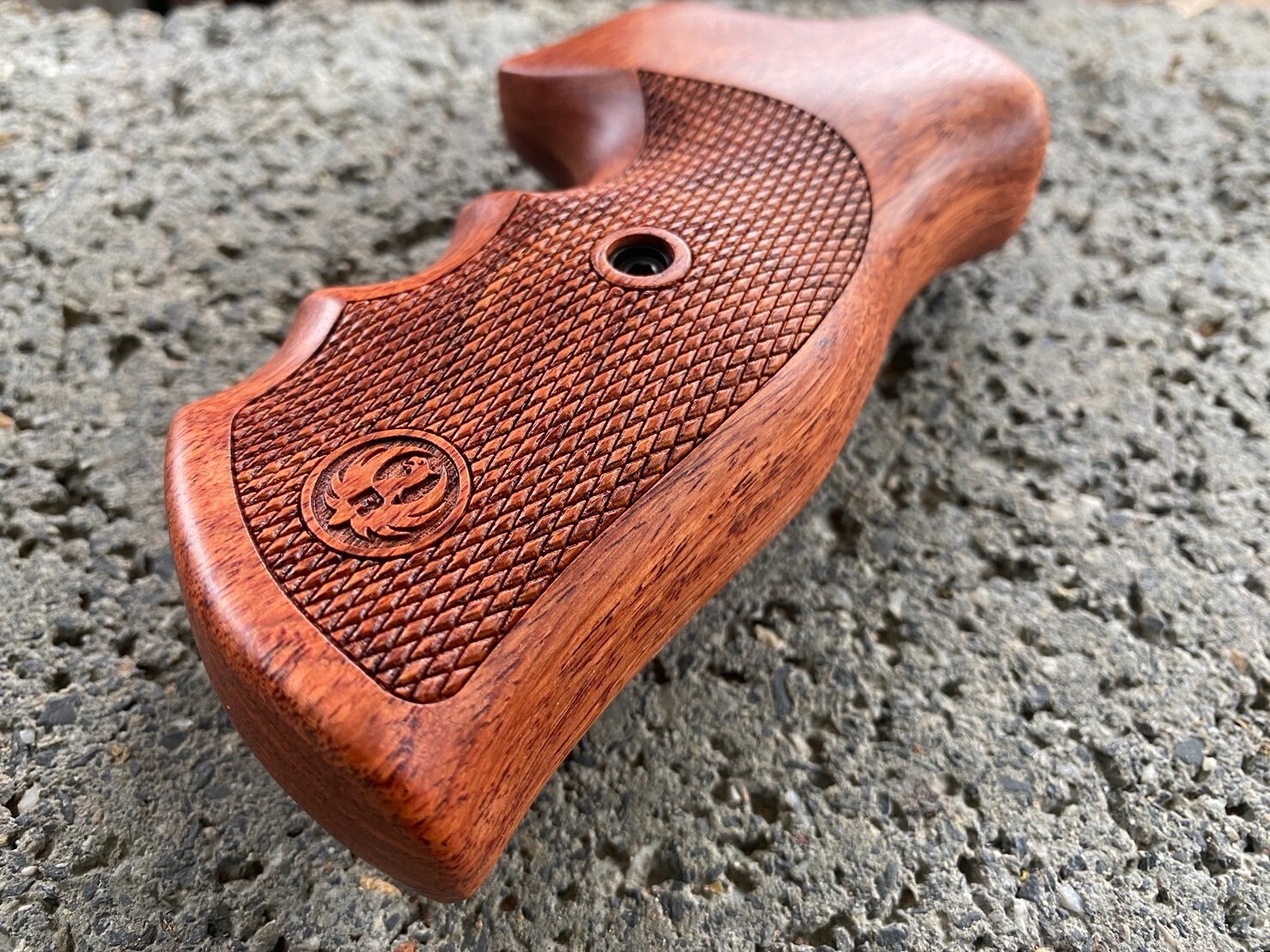Cool Decorative Checker wood Handle Grips for Ruger GP100 Super Redhawk