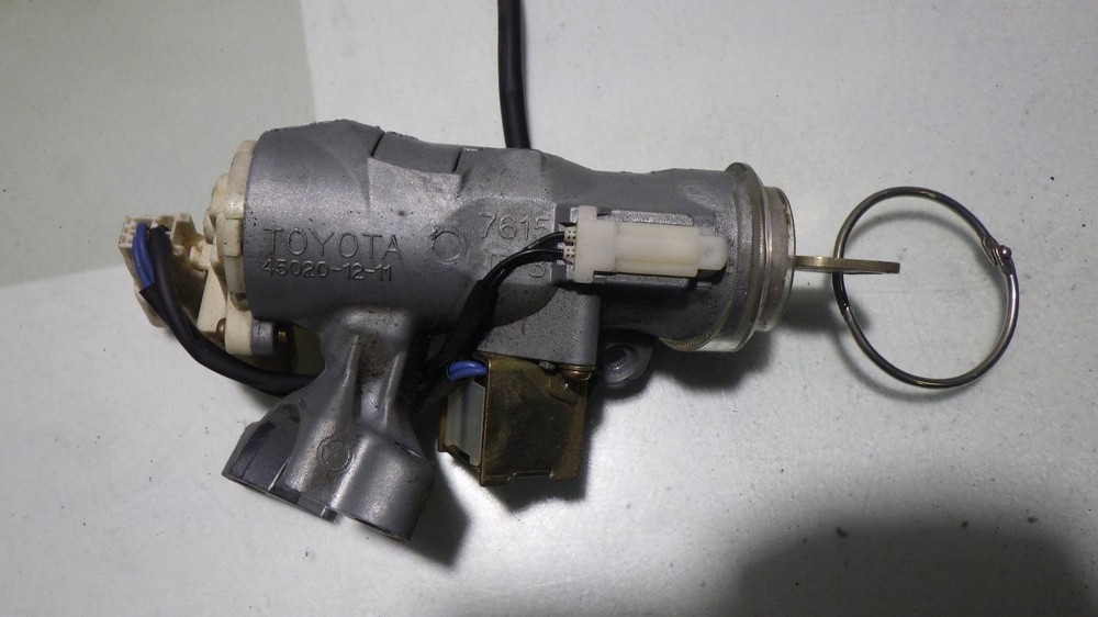 99 TOYOTA COROLLA Ignition W/Key