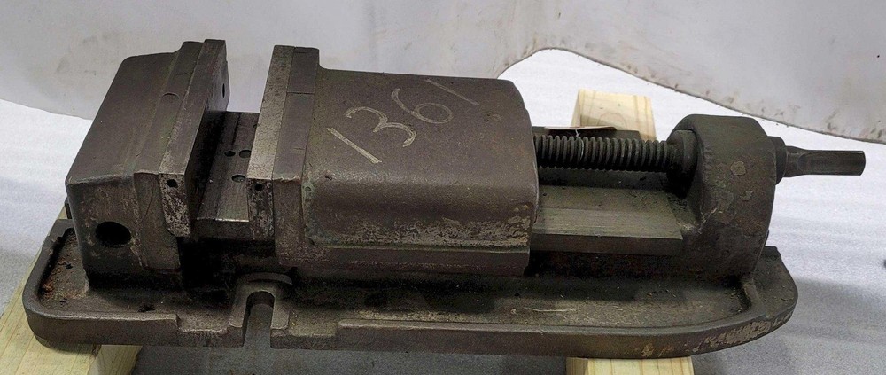 8" MACHINE VISE