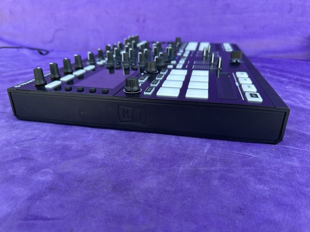 Native Instruments Traktor Kontrol S5 DJ Controller