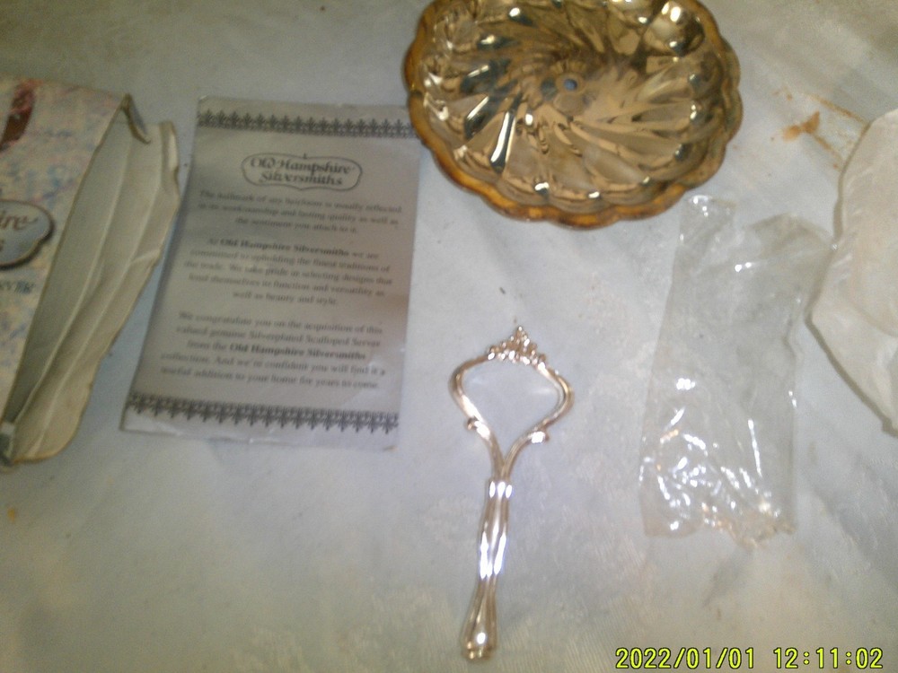 2 OLD SILVERPLATED ITEMS WITH BOXES LEONARD BASKET HAMPSHIRE SCALLOED SERVER