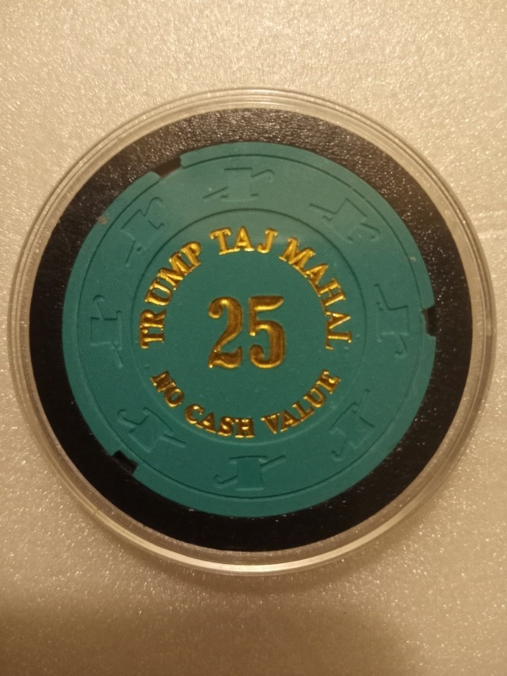 TRUMP TAJ MAHAL SET OF 5 NCV CHIPS