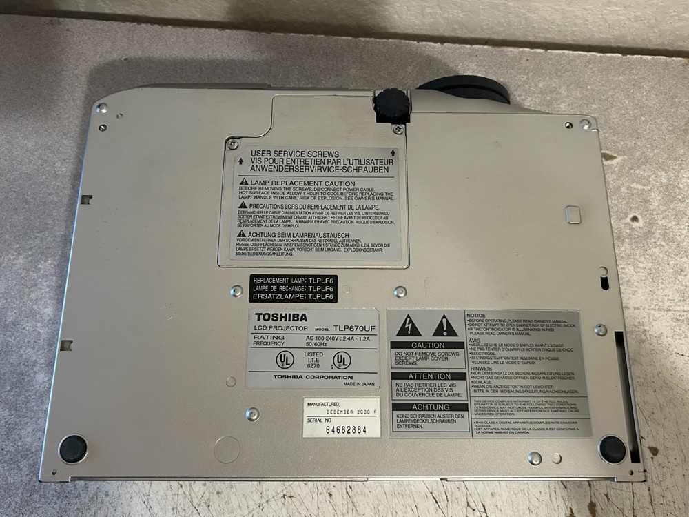 Toshiba TLP670 Data Projector