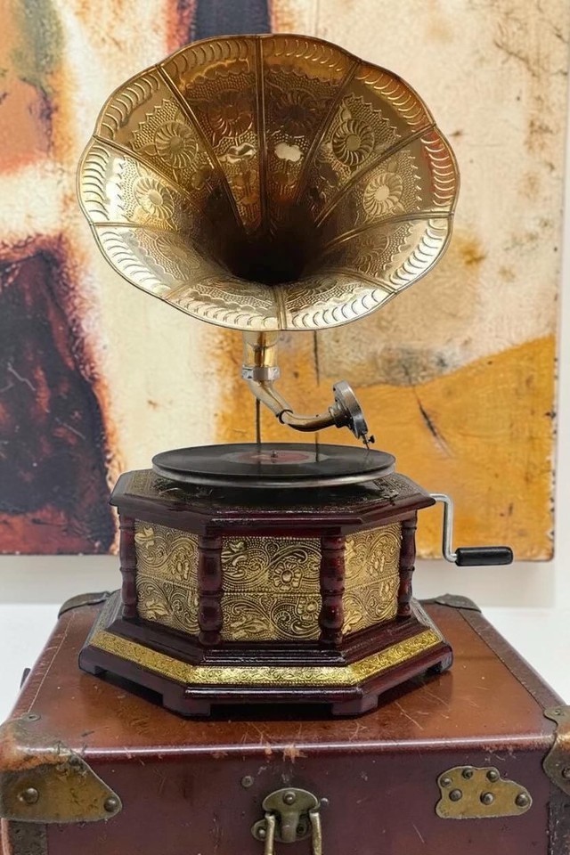 Antique Gramophone, Fully Functional Working Phonograph, win-up record player
