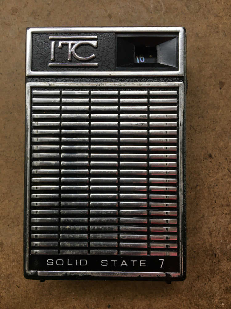 Vintage ITC AM Pocket Radio Solid State 7 Model P70. Working.