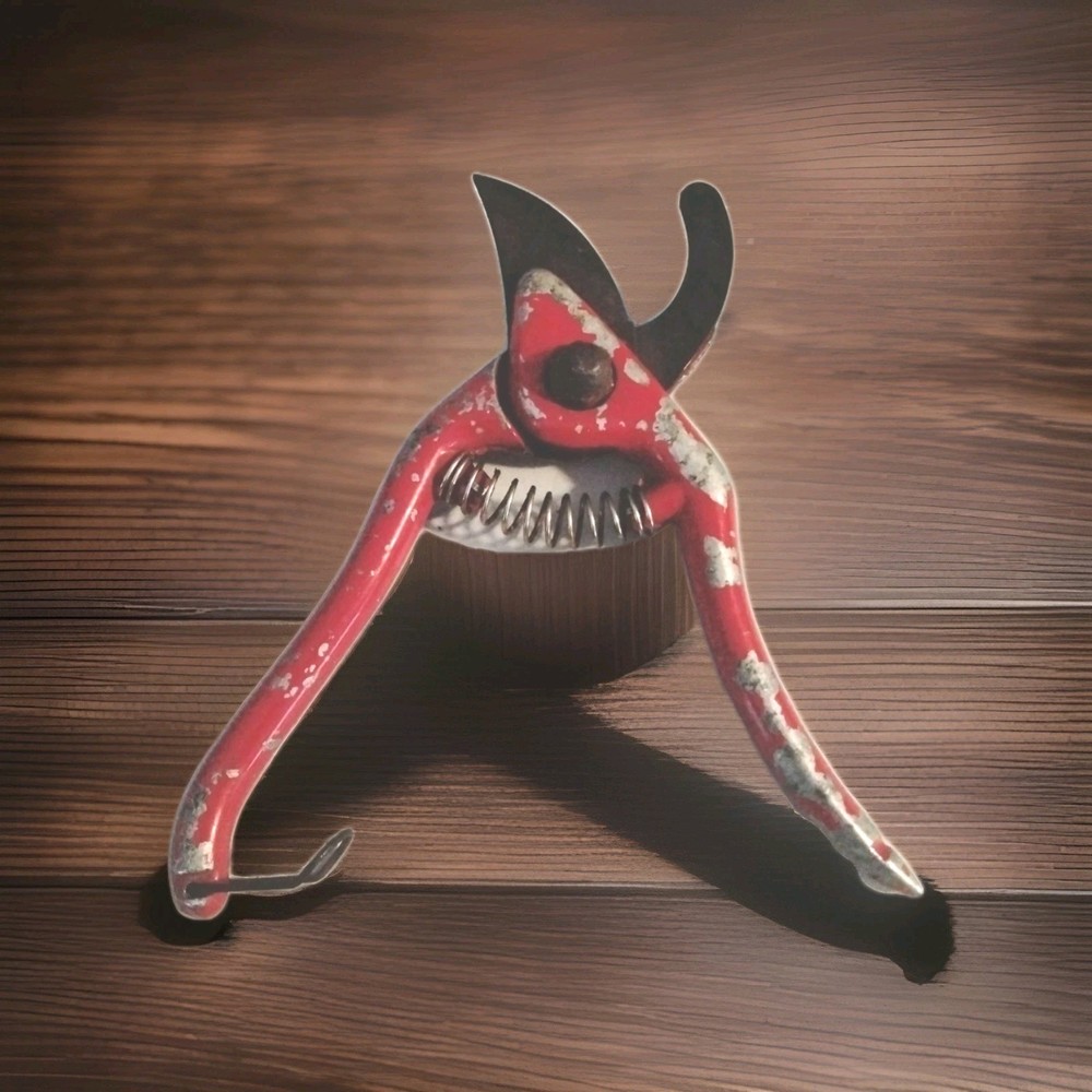 VINTAGE 9" HAND PRUNERS