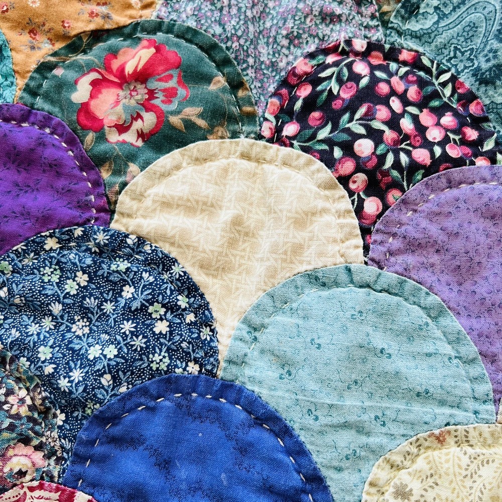 Vintage Clam Shell Design Quilted Runner Table topper quilt.