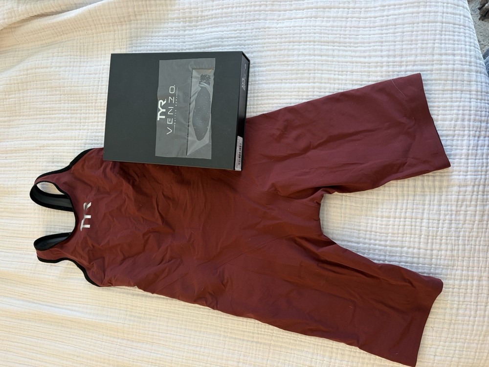 TYR Venzo Closed Back Size 25 Maroon