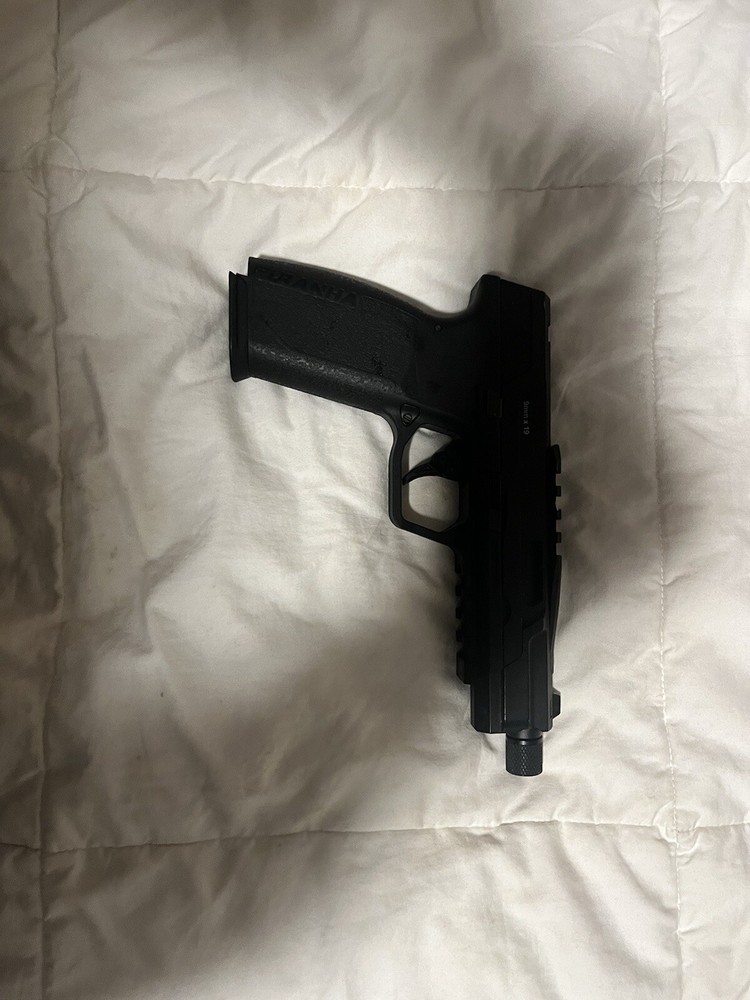 Airsoft AR and Pistol Bundle