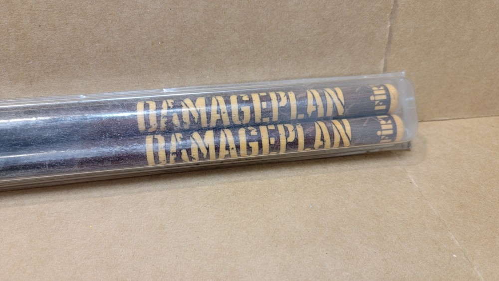 1 Pair Vic Firth DAMAGEPLAN Licensed Drum Sticks