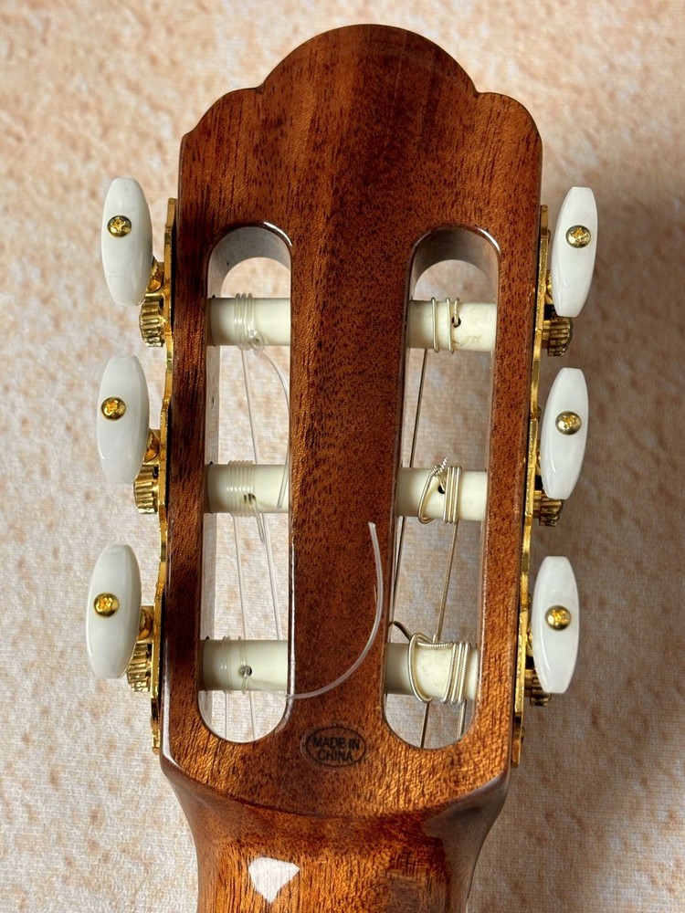 ARIA A-50S Classical Guitar Spruce Solid Top Prominent Bearclaw Figuring