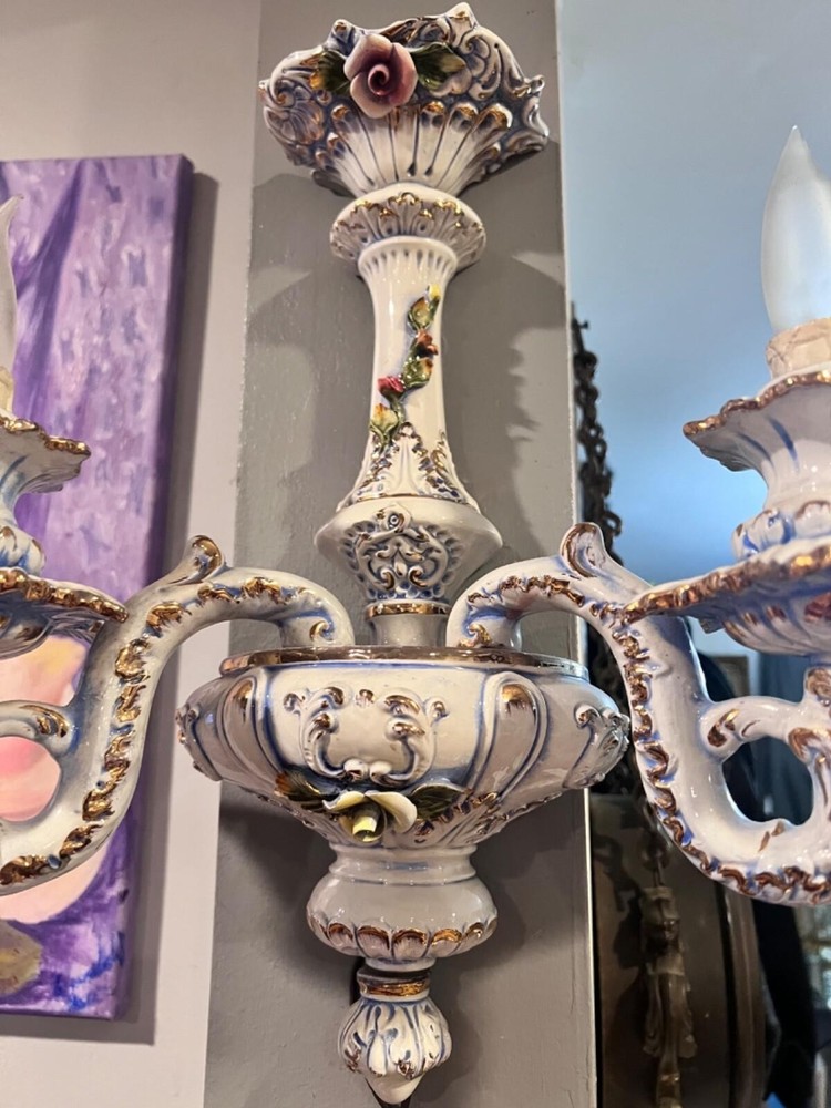 capodimonte -style porcelain sconce