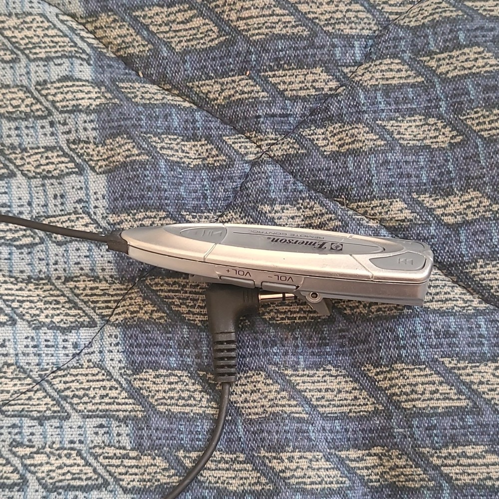 Emerson Remote Control Silver Gray 3.5mm Headphone Jack Clip