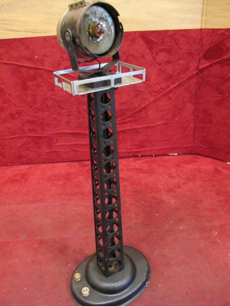 MARX O SINGLE HEAD FLOOD LIGHT TOWER.
