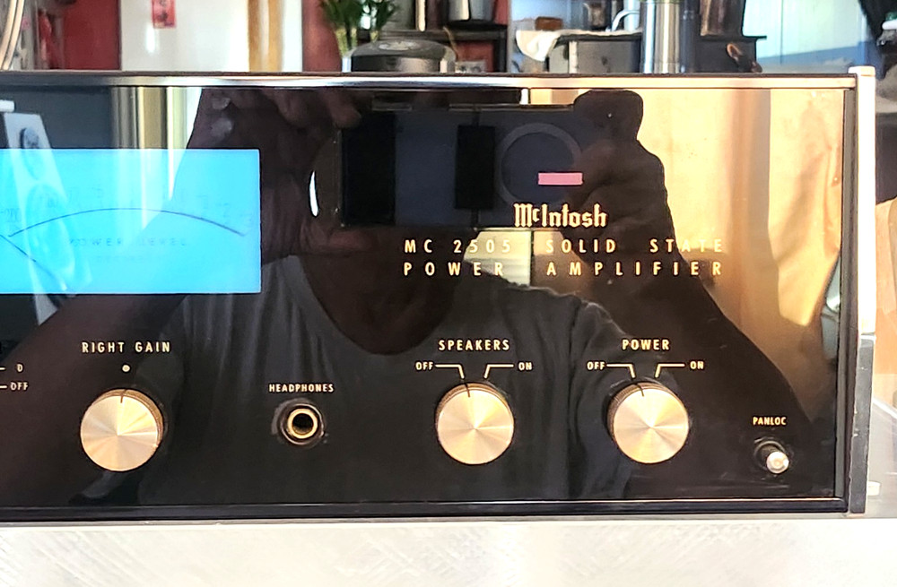 McIntosh MC 2505 solid state power amplifier