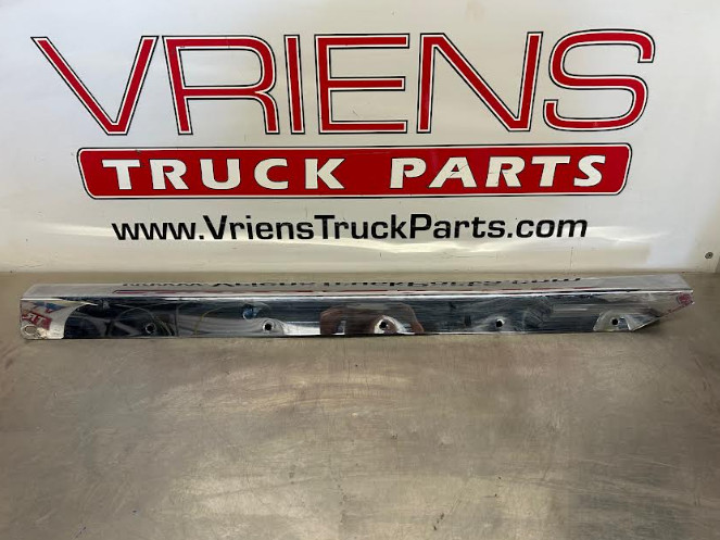 KENWORTH K212-204R GRILLE-SHELL RH SIDE