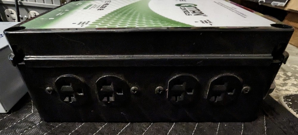 Titan Controls 8 Light Controller with Dual Relay Trigger Cords, 240V Helios 12