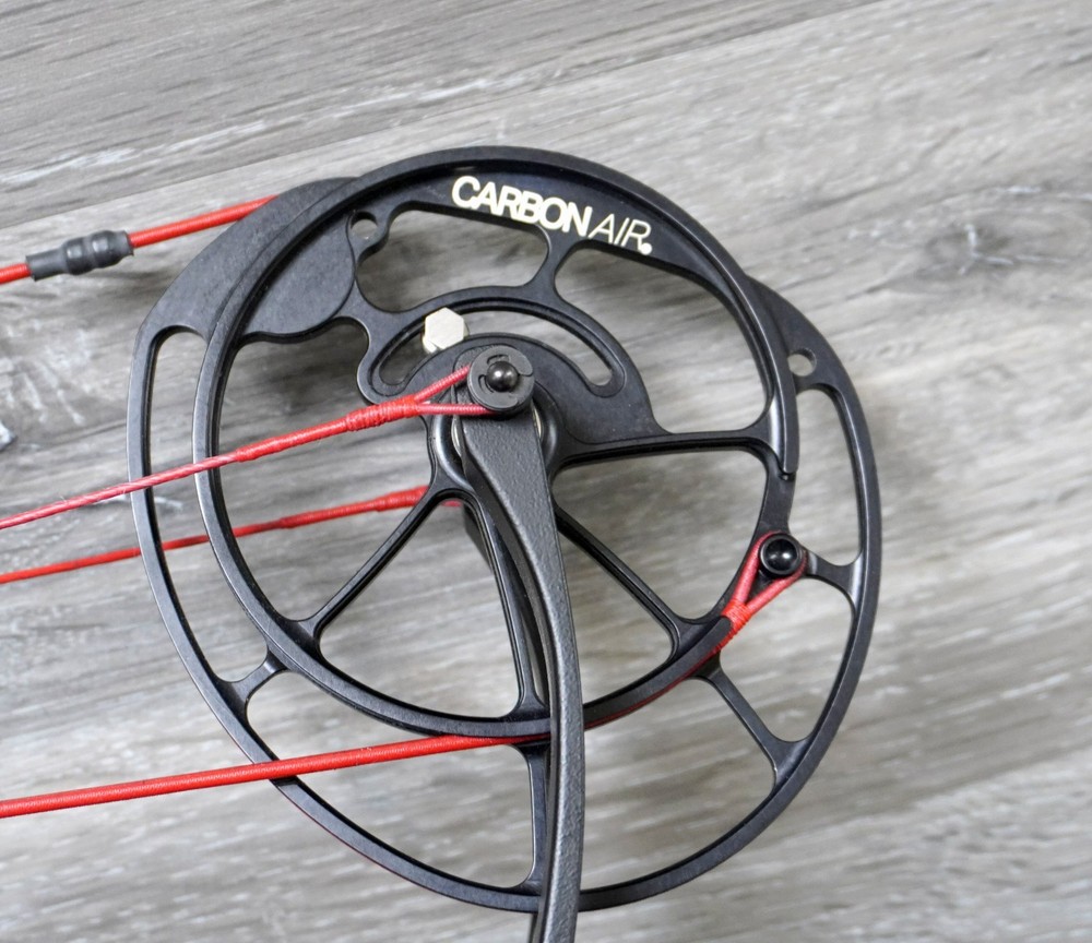 PSE Carbon Air compound bow w/Protective Case