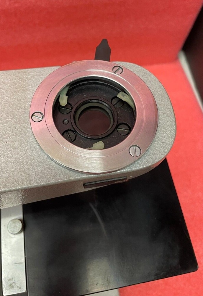 LEITZ MICROSCOPE WITH DIALUX TABLE (FOR PARTS OR REPAIR)