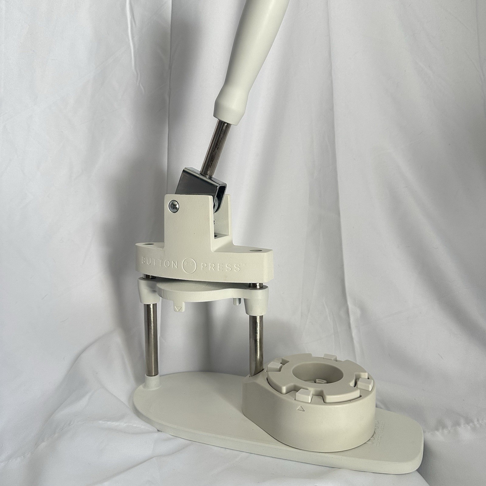 We R Memory Keepers Button Press All-In-One Kit – 3 Size Button Maker