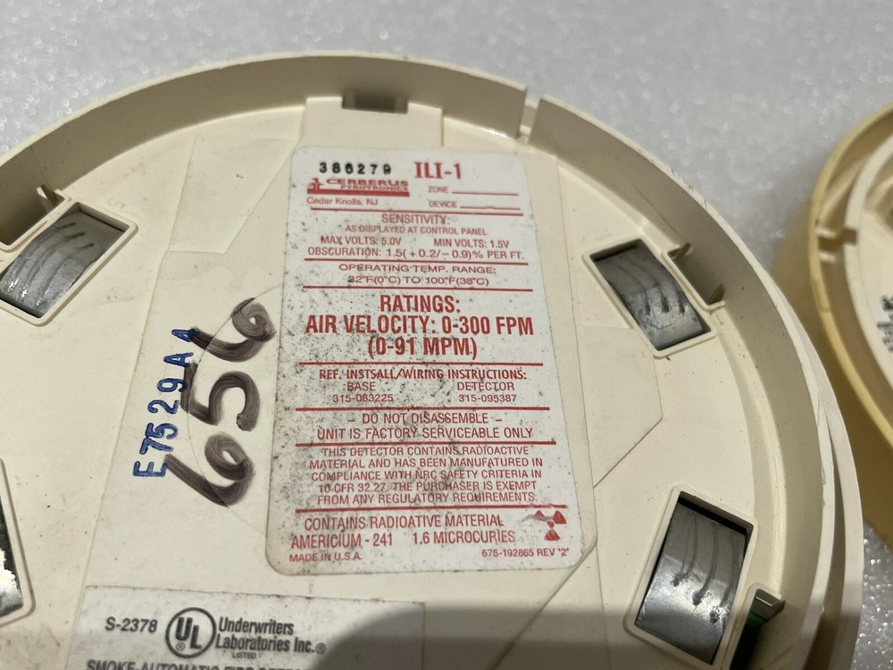 Cerberus Pyrotronics ILI-1 Ionization Smoke Detector WITH DB-3S BASE