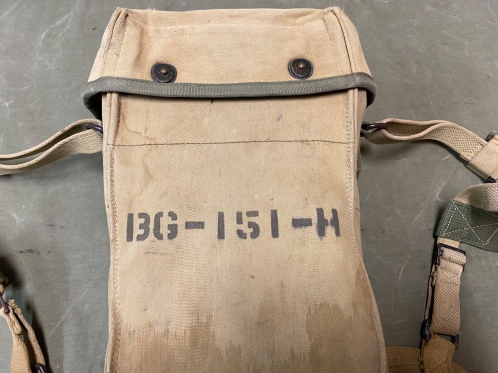 ORIGINAL WWII ENGINEER MINE DETECTOR BG-151-H BATTERY CARRY BAG FIELD PACK