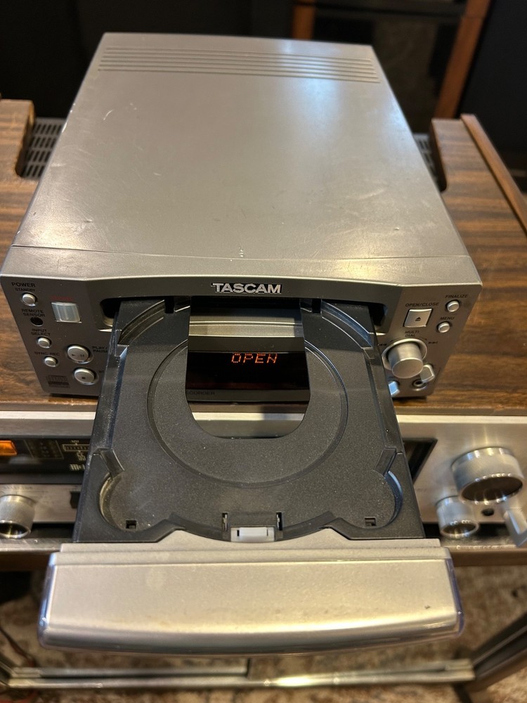 TASCAM CD-RW4U Professional CD Rewritable Recorder – Tested & Working