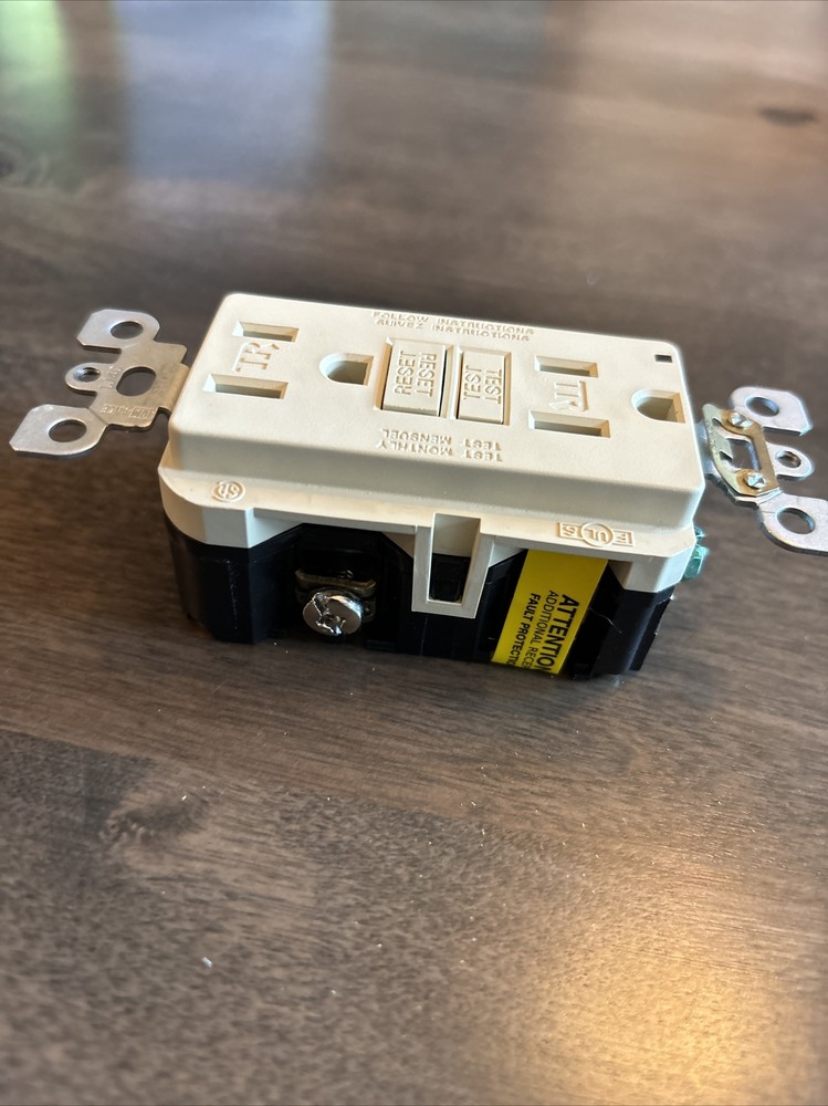 Leviton NSB X7599-I Outlets EA