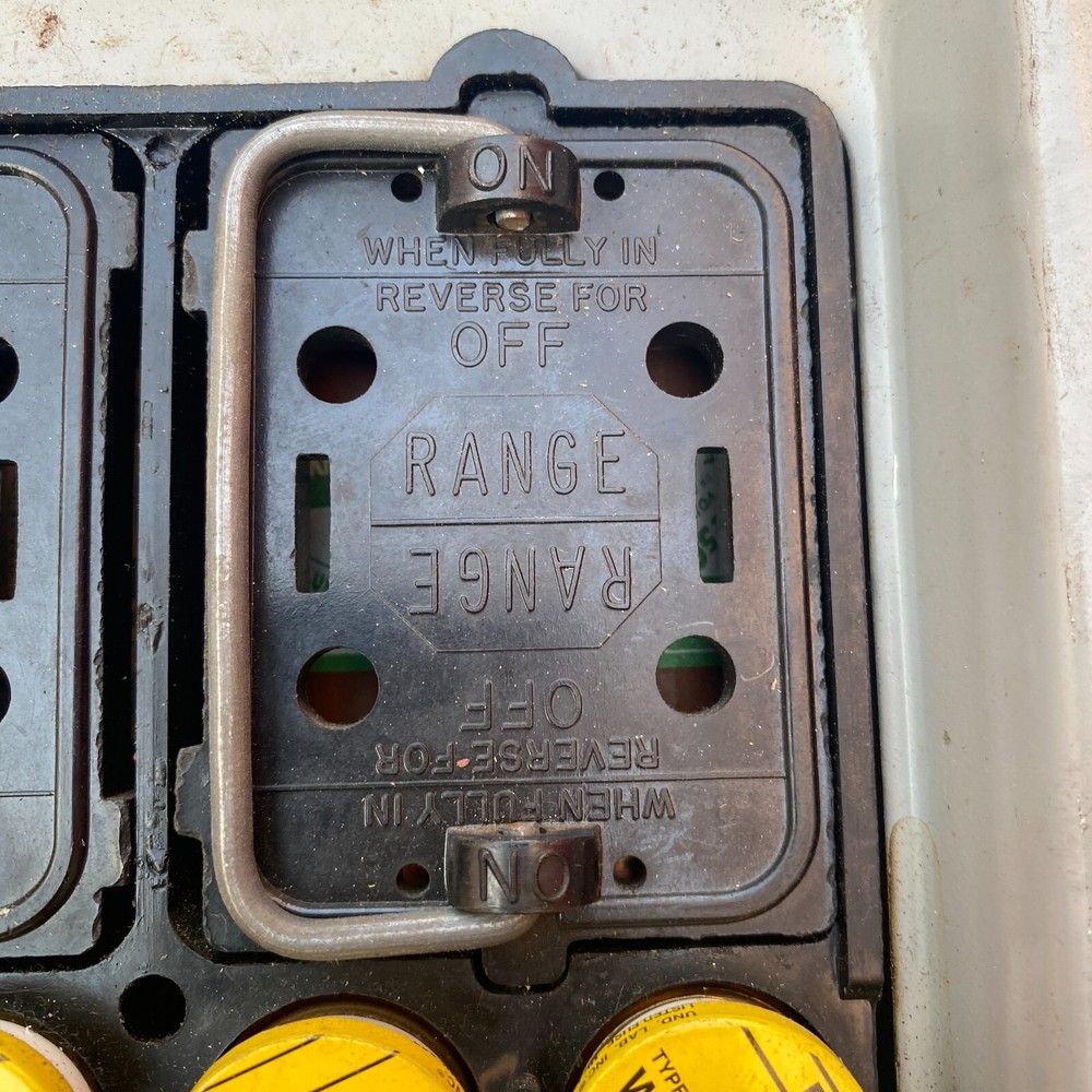 MURRAY GENERAL DUTY ENCLOSED SWITCH WITH 100A 120-240V FUSES REMOVE PULLER 🎯