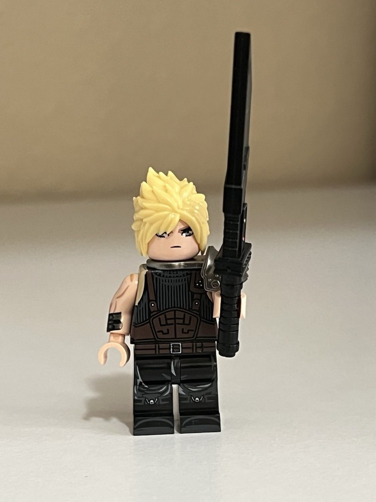 FF7 Cloud Strife Minifigure