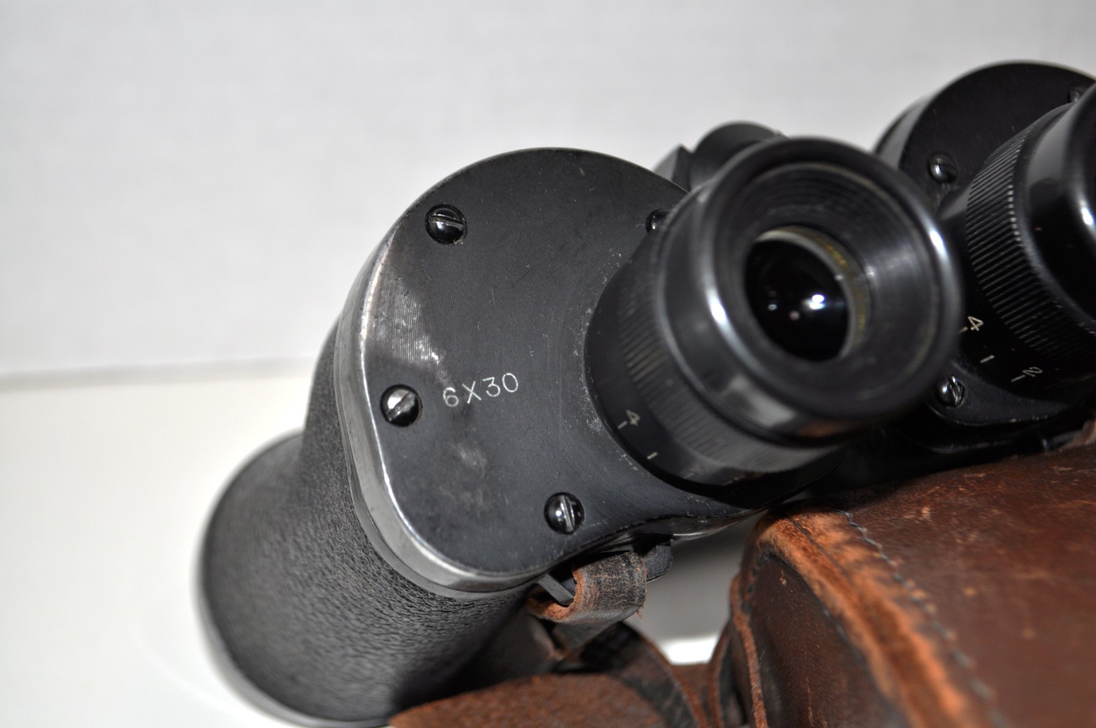 UNIVERSAL CAMERA CORPORATION 6 x 30 BINOCULARS WITH CASE & STRAPS VINTAGE 1940'S