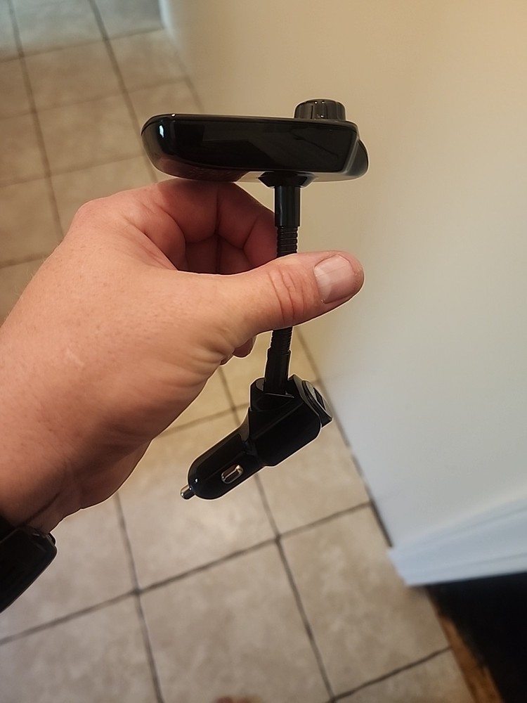 Nulaxy KM18 Wireless In-Car Bluetooth FM Transmitter - Black