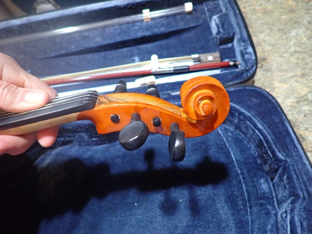 Infinity 4/4 Size Student Violin With Hard Case And Bow