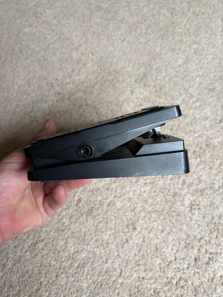 Zoom G1X FOUR Multi-effects Processor with Expression Pedal