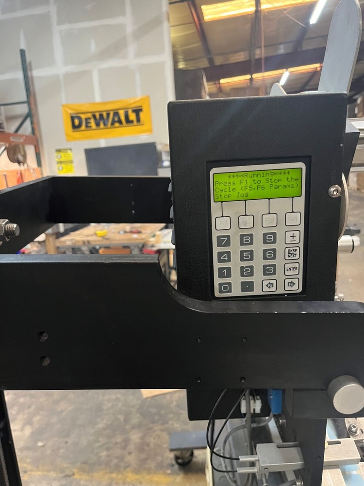 PLS-100 Labeler and Infeed