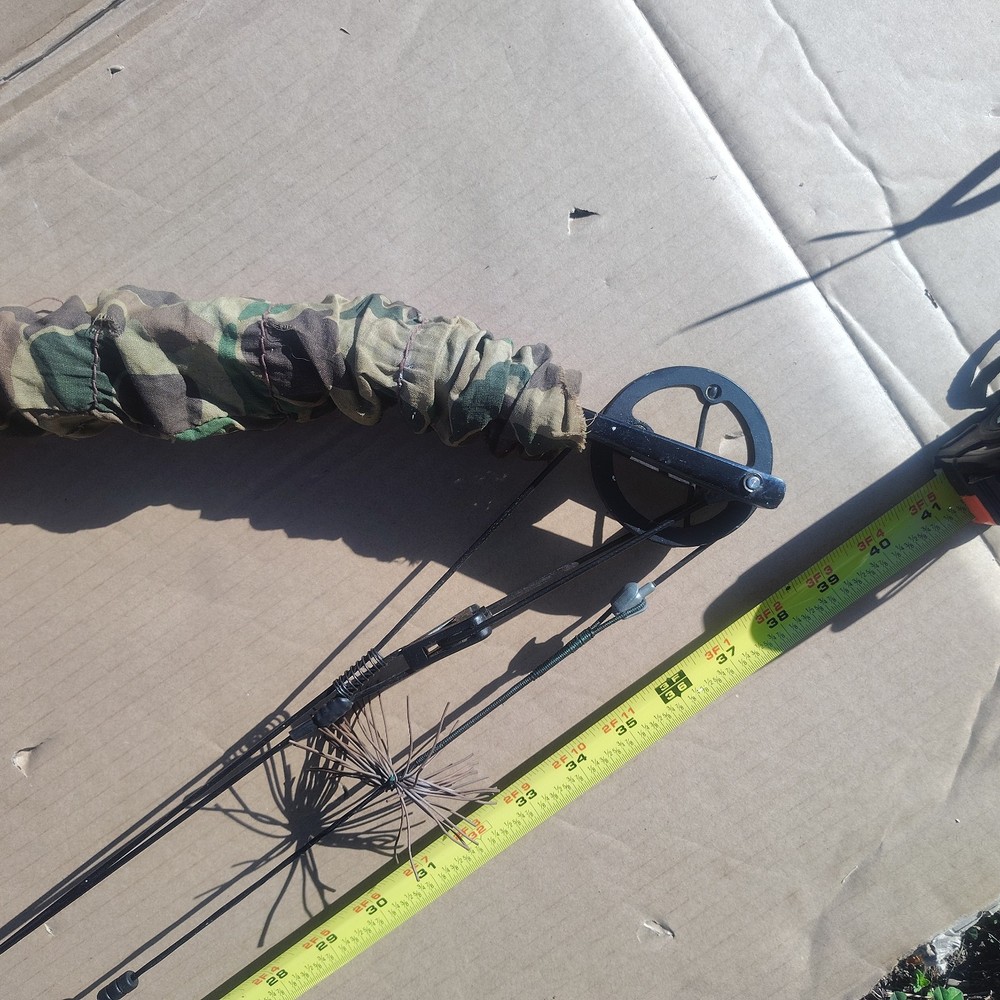 Martin Archery Compound Bow with 4 aiming posts, Saunders damper & arrow guide