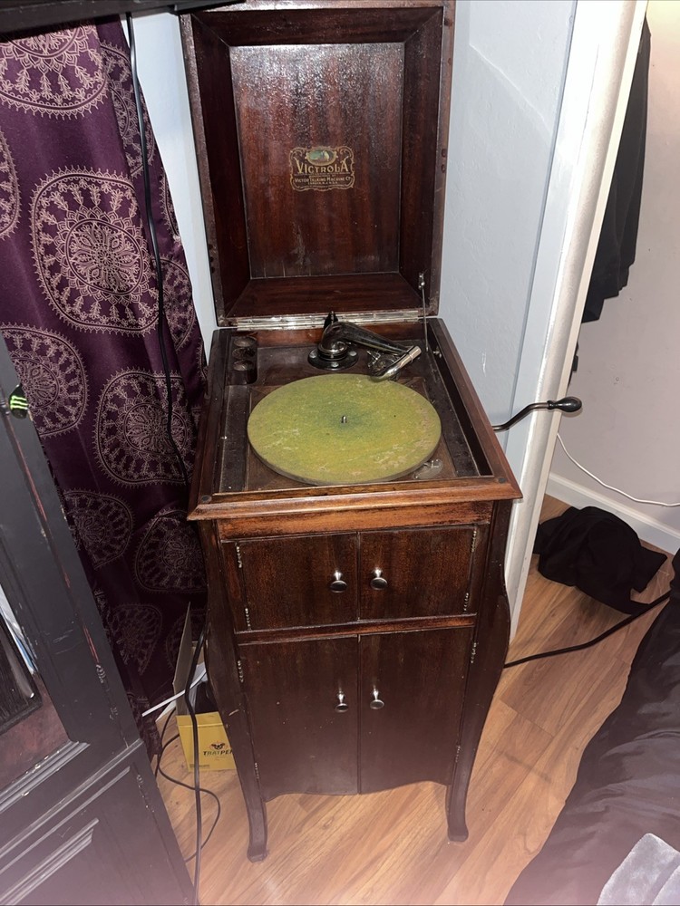 Vicrola Talking Machine VV-X