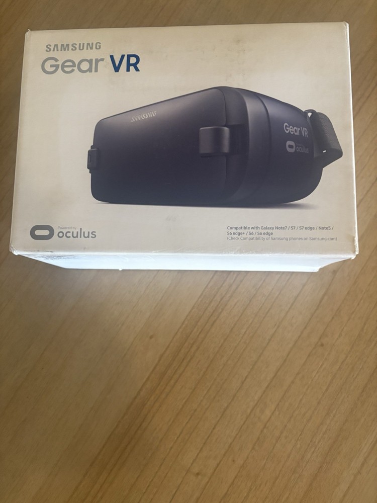 Samsung Gear VR Powered by Oculus - Open Box 【sold as it is】